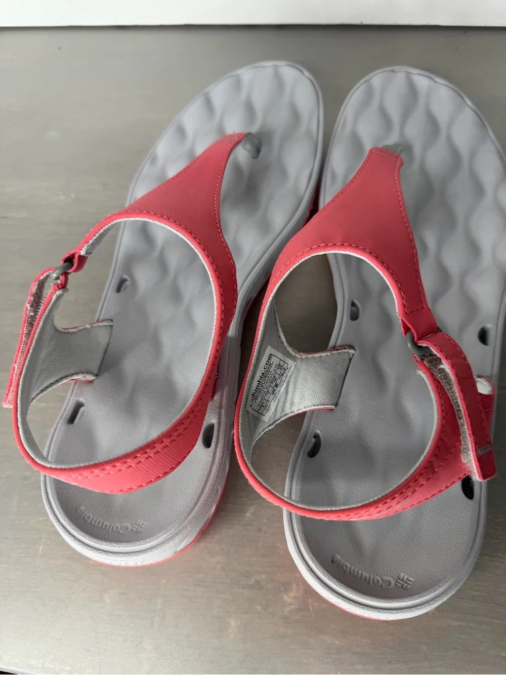 Columbia PFG Techlite Sandals Women's Size 9 Suntech Vent Thong Flip Flops Coral